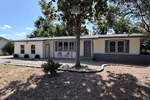 605 W 11th St, Elgin, TX 78621 - Photo 1