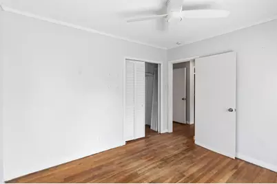 605 W 11th Street, Elgin, TX 78621 - Photo 12