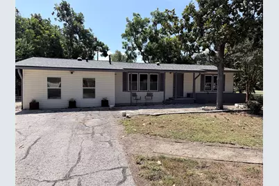605 W 11th Street, Elgin, TX 78621 - Photo 2