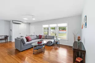 605 W 11th St, Elgin, TX 78621 - Photo 6