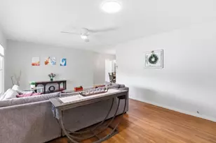 605 W 11th St, Elgin, TX 78621 - Photo 4