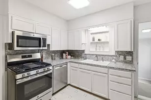 605 W 11th St, Elgin, TX 78621 - Photo 10