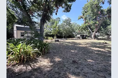 605 W 11th Street, Elgin, TX 78621 - Photo 34