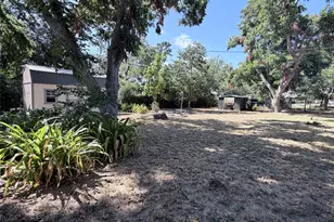 605 W 11th St, Elgin, TX 78621 - Photo 34