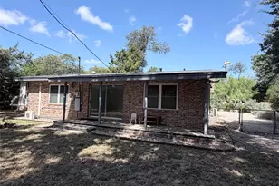 605 W 11th St, Elgin, TX 78621 - Photo 36