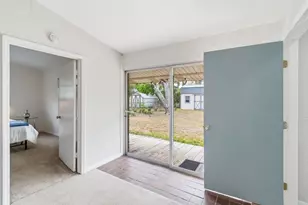 605 W 11th St, Elgin, TX 78621 - Photo 22