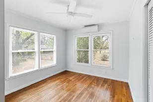 605 W 11th St, Elgin, TX 78621 - Photo 12