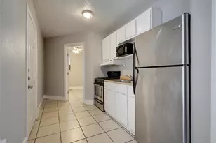 605 Elmwood Pl, Austin, TX 78705 - Photo 2