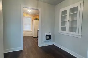 506 W 11th St, Taylor, TX 76574 - Photo 4