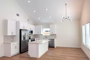 815 5th St, Lockhart, TX 78644 - Photo 4