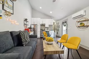 1139 1/2 Poquito St, Austin, TX 78702 - Photo 6