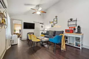 1139 1/2 Poquito St, Austin, TX 78702 - Photo 2