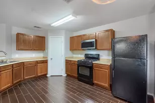 1011 Shadow Creek Blvd, Buda, TX 78610 - Photo 8