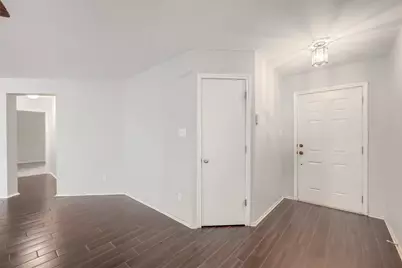 1011 Shadow Creek Boulevard, Buda, TX 78610 - Photo 4