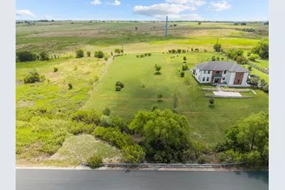 120 Apache Pass, Hutto, TX 78634 - Photo 2