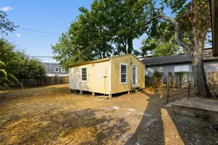 403 Blackson Ave, Austin, TX 78752 - Photo 22