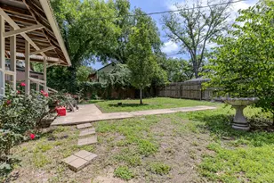 504 Gresham St, Smithville, TX 78957 - Photo 36