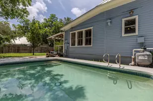 504 Gresham St, Smithville, TX 78957 - Photo 32