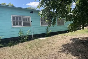 919 W 4th St, Taylor, TX 76574 - Photo 6