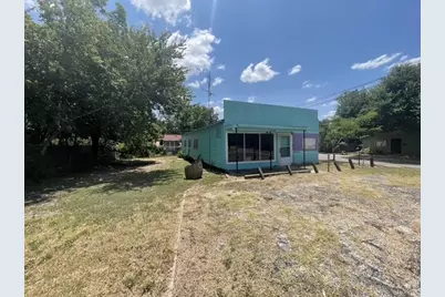 919 W 4th Street, Taylor, TX 76574 - Photo 2
