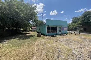 919 W 4th St, Taylor, TX 76574 - Photo 2