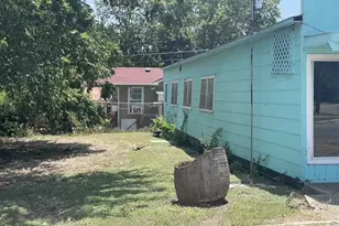 919 W 4th St, Taylor, TX 76574 - Photo 4