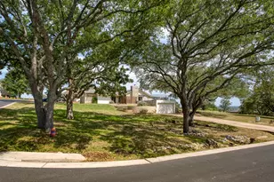 305 Onyx Dr, Horseshoe Bay, TX 78657 - Photo 2