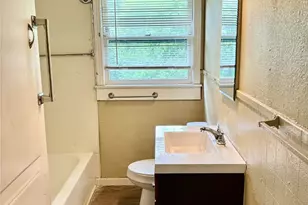 415 E 7th St, Taylor, TX 76574 - Photo 18