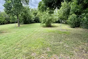 415 E 7th St, Taylor, TX 76574 - Photo 24