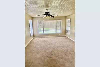 415 E 7th Street, Taylor, TX 76574 - Photo 6