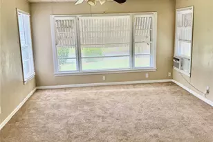 415 E 7th St, Taylor, TX 76574 - Photo 6