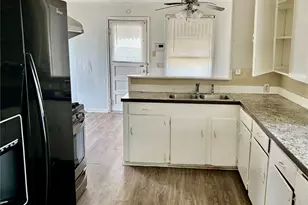 415 E 7th St, Taylor, TX 76574 - Photo 8