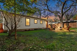 904 Plateau Cir, Austin, TX 78745 - Photo 20