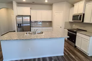 172 Pivot Dr, Taylor, TX 76574 - Photo 2