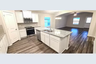 172 Pivot Drive, Taylor, TX 76574 - Photo 4