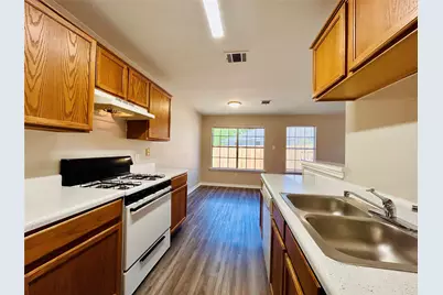 8511 Apple Carrie Cove #B, Austin, TX 78745 - Photo 6