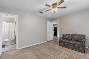 203 E Anderson Ave, Round Rock, TX 78664 - Photo 14