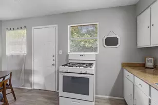 203 E Anderson Ave, Round Rock, TX 78664 - Photo 12