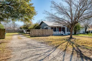 1409 Burns Blvd, Taylor, TX 76574 - Photo 2