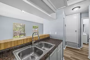 204 Northcrest Cir, Austin, TX 78752 - Photo 12
