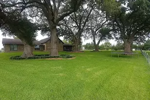 105 Red Tip Ln, Brenham, TX 77833 - Photo 2