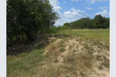 808 W Maple Street, Taylor, TX 76574 - Photo 2