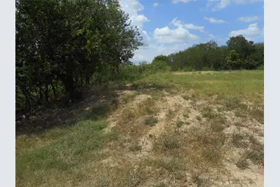 808 W Maple Street, Taylor, TX 76574 - Photo 2