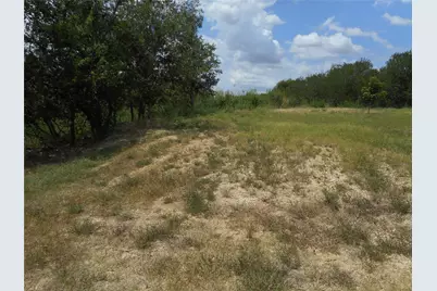 808 W Maple Street, Taylor, TX 76574 - Photo 4