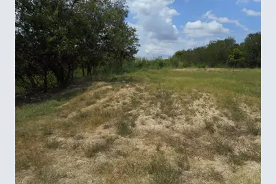 808 W Maple Street, Taylor, TX 76574 - Photo 4