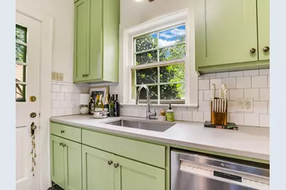 501 Carolyn Avenue, Austin, TX 78705 - Photo 8
