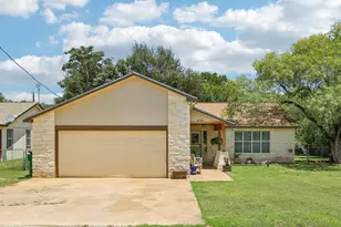 611 Magnolia Ln, Cottonwood Shores, TX 78657 - Photo 2