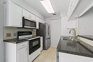 106 E 30th St, Austin, TX 78705 - Photo 14