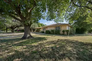 1615 Park Ln, Georgetown, TX 78628 - Photo 2