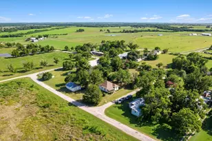 1104 E Umlang St, Thorndale, TX 76577 - Photo 32